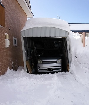 雪害被害で車庫がつぶれて倒れそうなやつを致しました