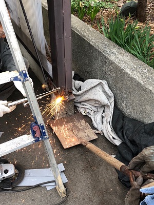 札幌市厚別区で鉄骨ガレージの腐った柱の修繕