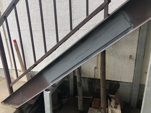 江別市で一般住宅２Fまでの鉄骨造外部階段の補強工事