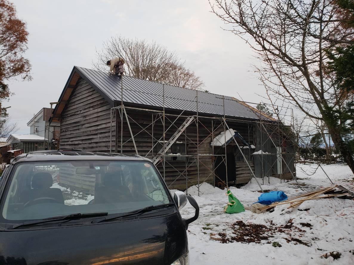 南幌町で納屋の屋根工事完了です。